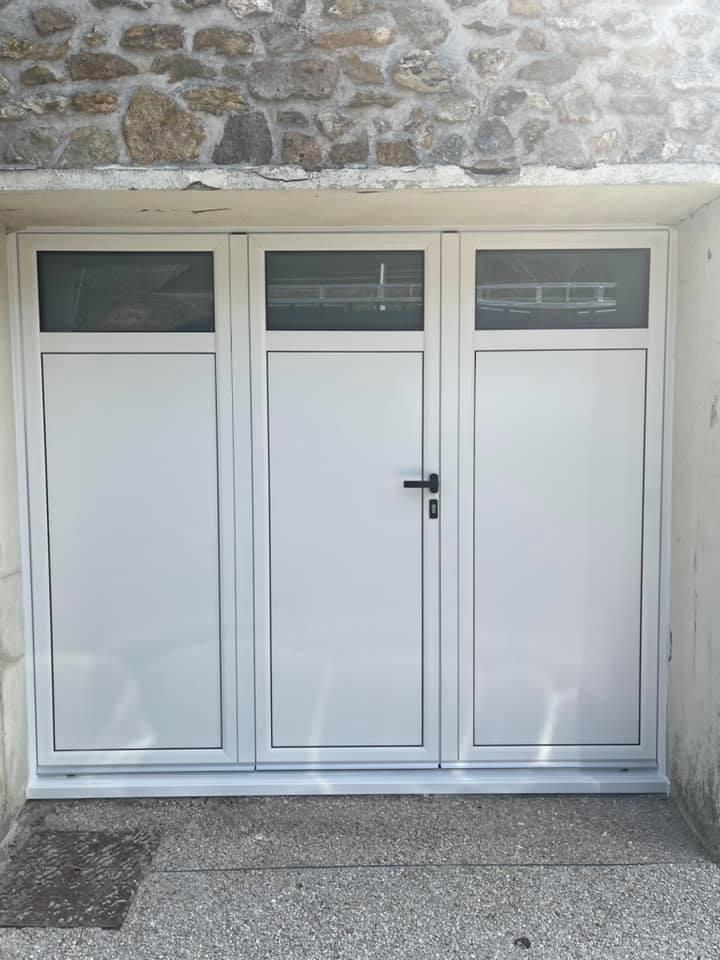 Porte battante trois vantaux avec hublots Malesherbes